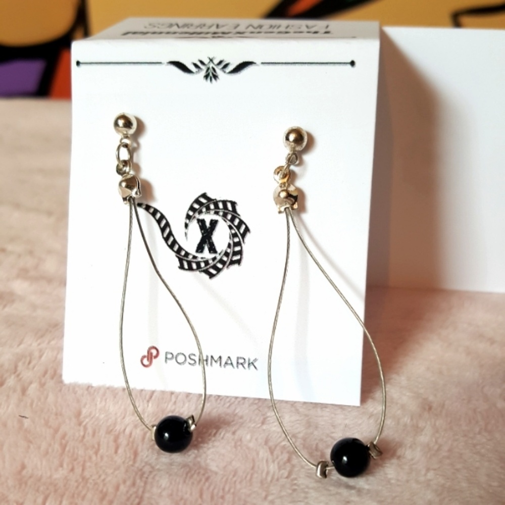 Dangling Loop Black Drop Silver Earrings